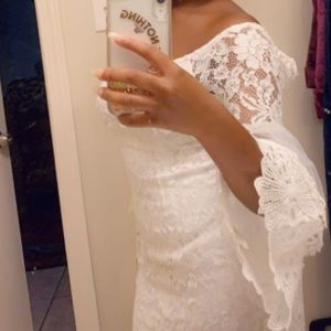 FASHION NOVA FLARED ARM LACE DRESS✨